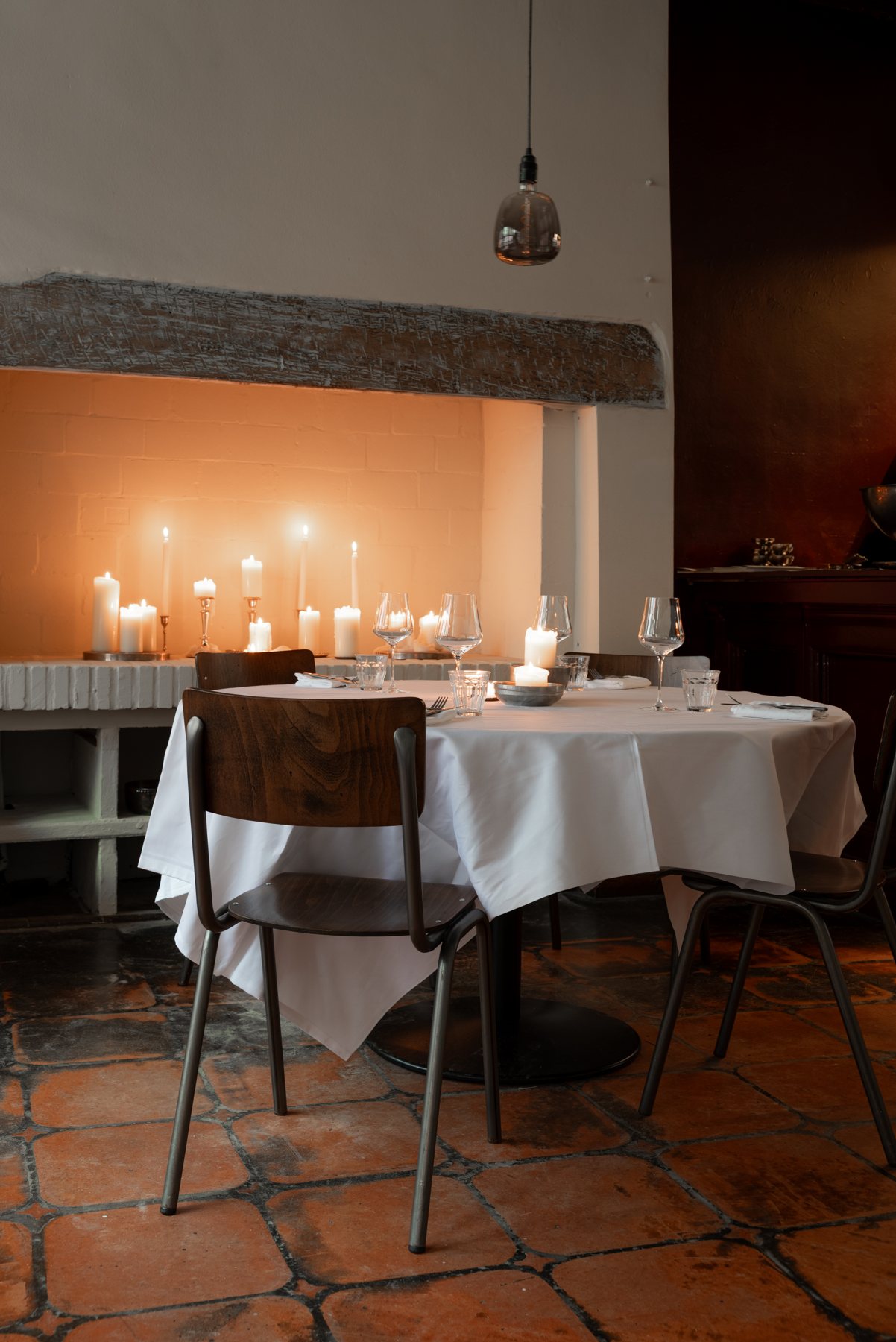 Sfeerbeeld met kaarslicht in Bistro Bastien